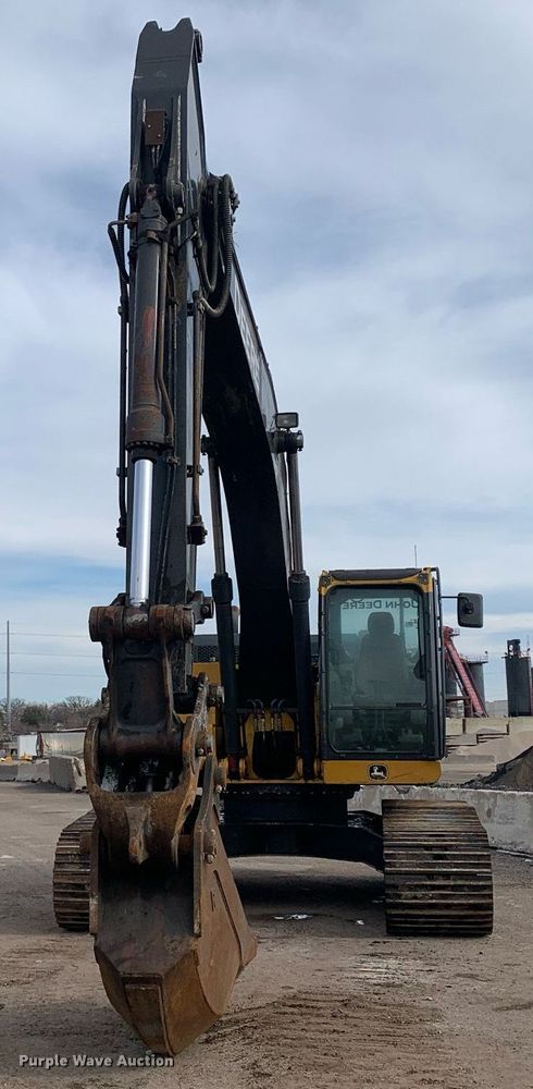 image for item DM7749 2018 John Deere 250G LC excavator