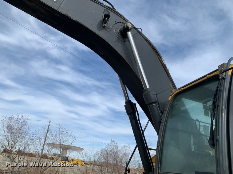 image for item DM7749 2018 John Deere 250G LC excavator