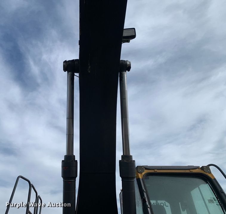 image for item DM7749 2018 John Deere 250G LC excavator