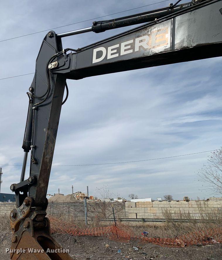 image for item DM7749 2018 John Deere 250G LC excavator