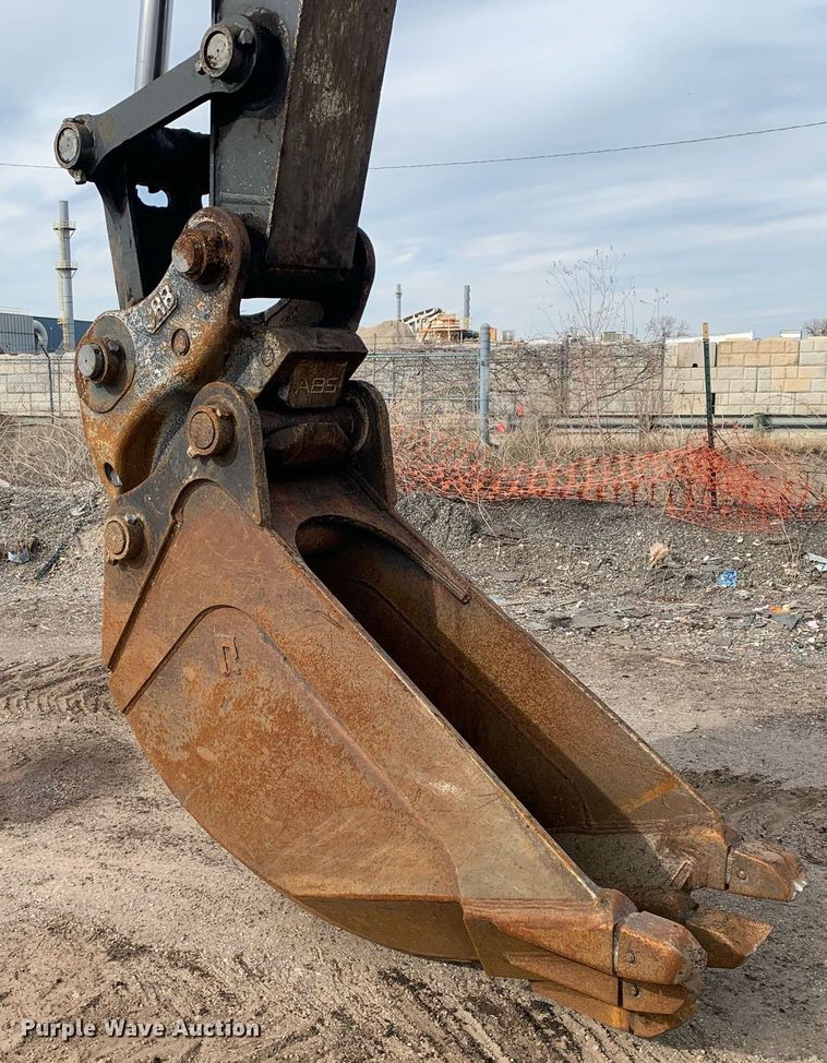 image for item DM7749 2018 John Deere 250G LC excavator