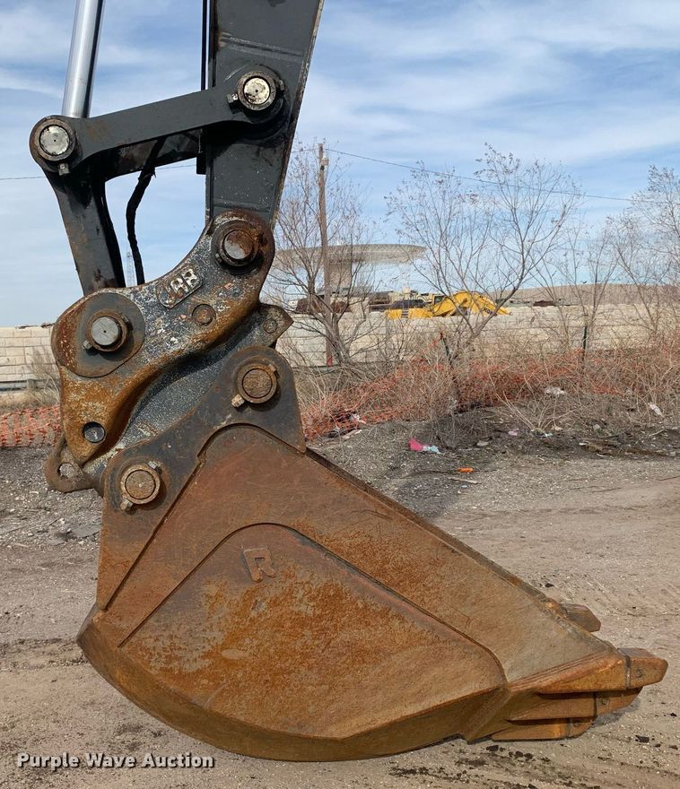 image for item DM7749 2018 John Deere 250G LC excavator