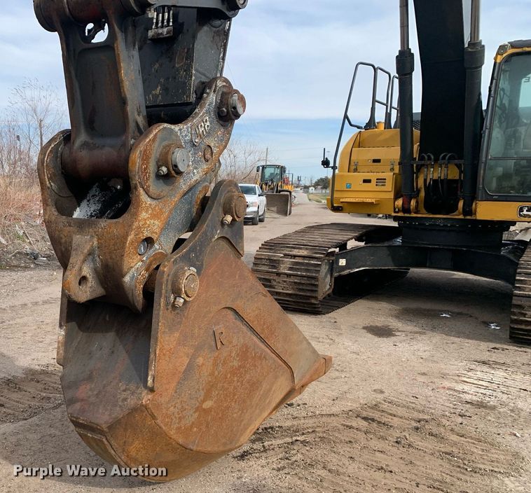 image for item DM7749 2018 John Deere 250G LC excavator