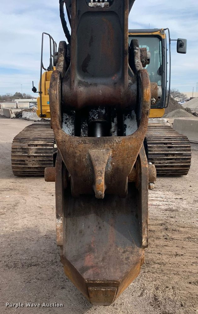 image for item DM7749 2018 John Deere 250G LC excavator