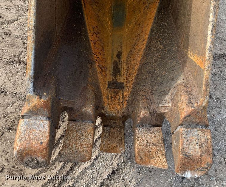 image for item DM7749 2018 John Deere 250G LC excavator