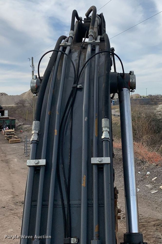 image for item DM7749 2018 John Deere 250G LC excavator