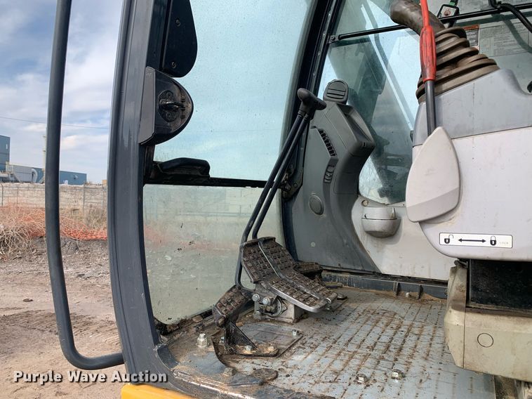 image for item DM7749 2018 John Deere 250G LC excavator