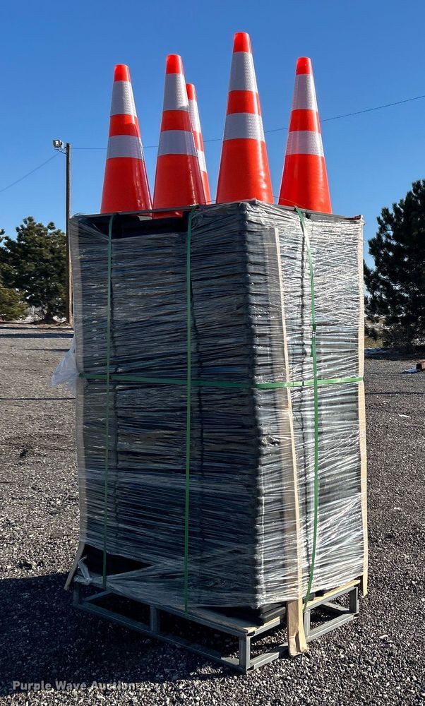 image for item DN0658 Approximately 250 traffic cones