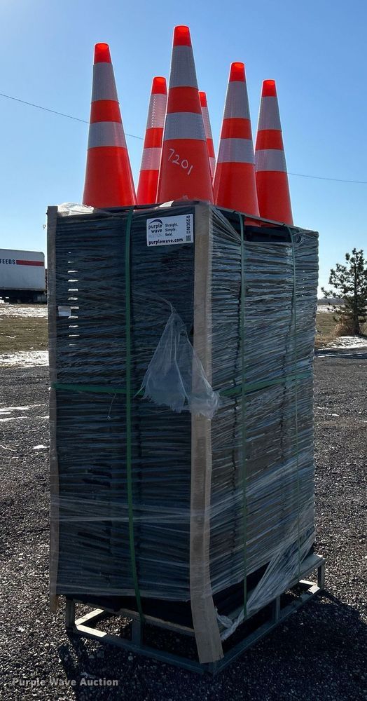 image for item DN0658 Approximately 250 traffic cones