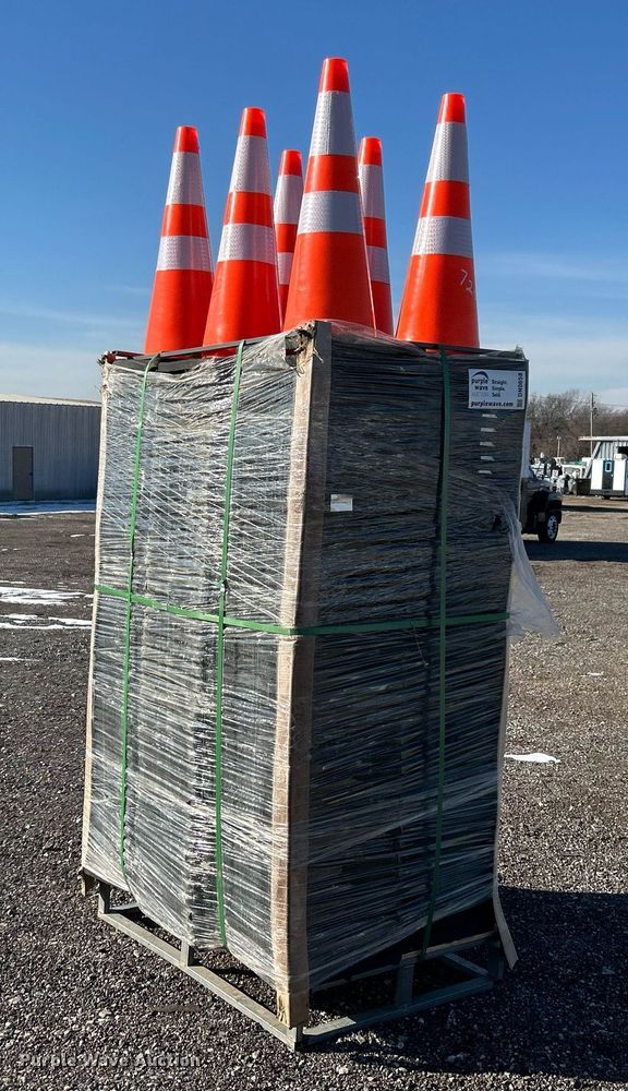image for item DN0658 Approximately 250 traffic cones