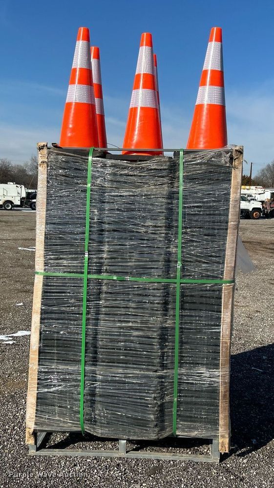 image for item DN0658 Approximately 250 traffic cones