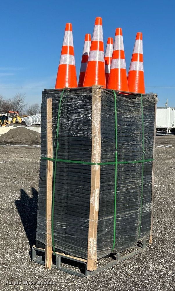 image for item DN0658 Approximately 250 traffic cones