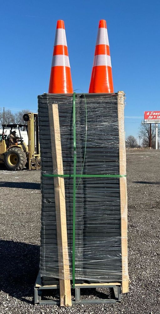 image for item DN0658 Approximately 250 traffic cones