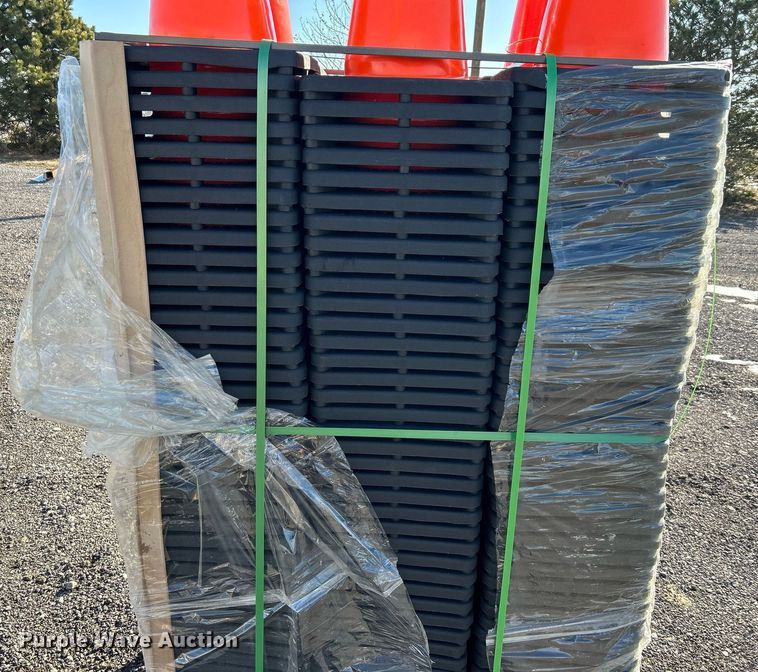 image for item DN0658 Approximately 250 traffic cones