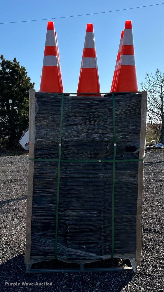 image for item DN0659 Approximately 250 traffic cones