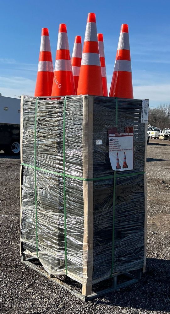 image for item DN0660 Approximately 250 traffic cones