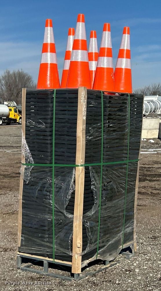 image for item DN0660 Approximately 250 traffic cones