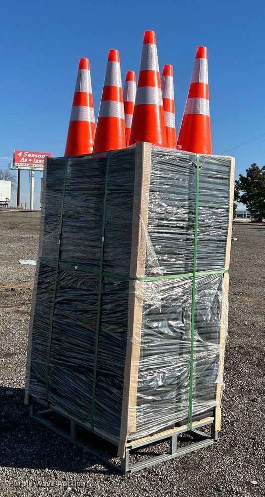 image for item DN0660 Approximately 250 traffic cones