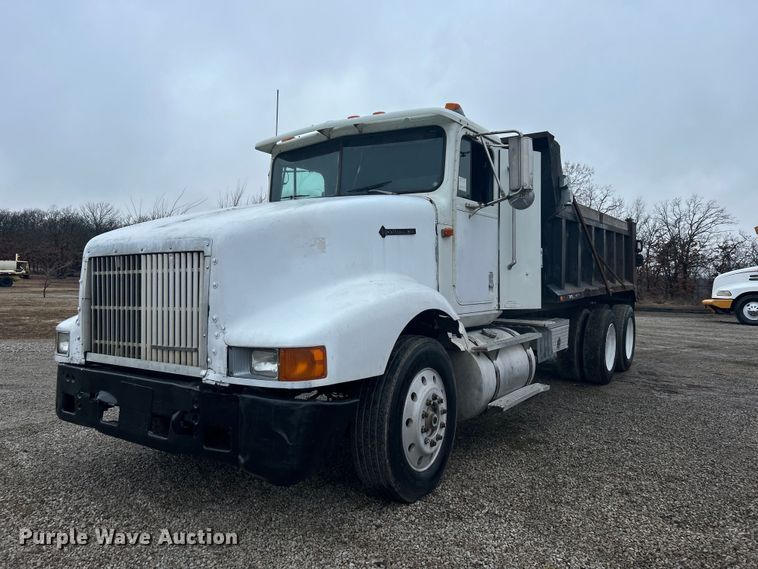 image for item DN0670 1994 International  9400 dump truck