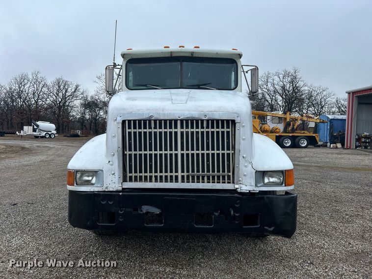 image for item DN0670 1994 International  9400 dump truck