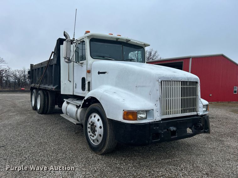 image for item DN0670 1994 International  9400 dump truck