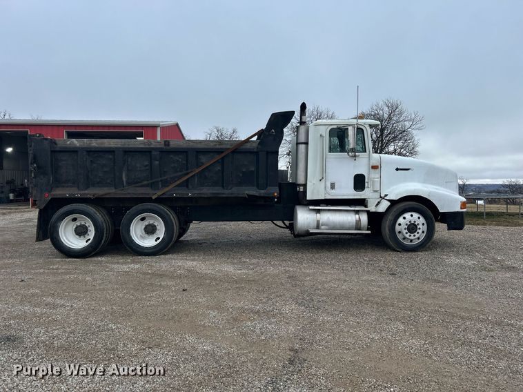 image for item DN0670 1994 International  9400 dump truck