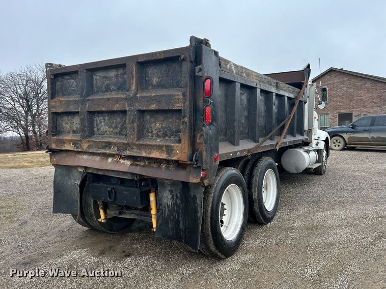 image for item DN0670 1994 International  9400 dump truck