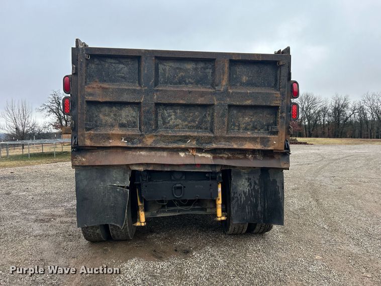 image for item DN0670 1994 International  9400 dump truck