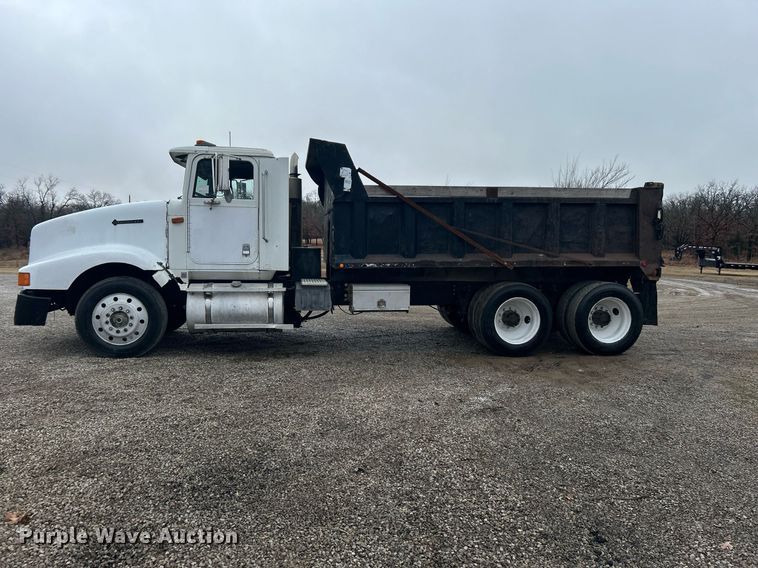 image for item DN0670 1994 International  9400 dump truck