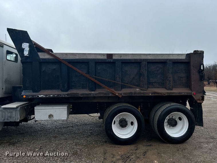 image for item DN0670 1994 International  9400 dump truck