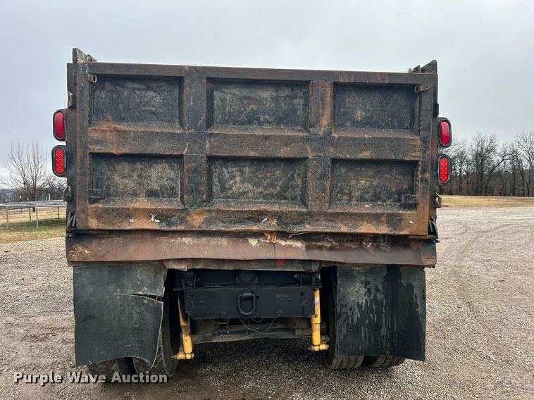 image for item DN0670 1994 International  9400 dump truck