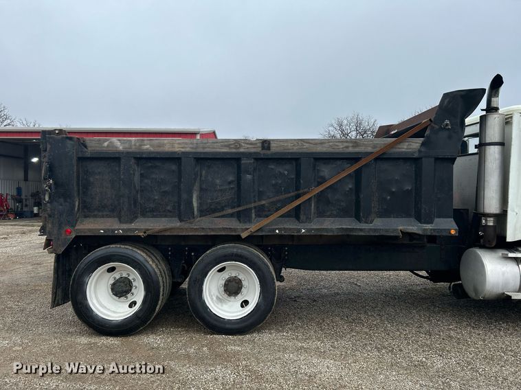image for item DN0670 1994 International  9400 dump truck