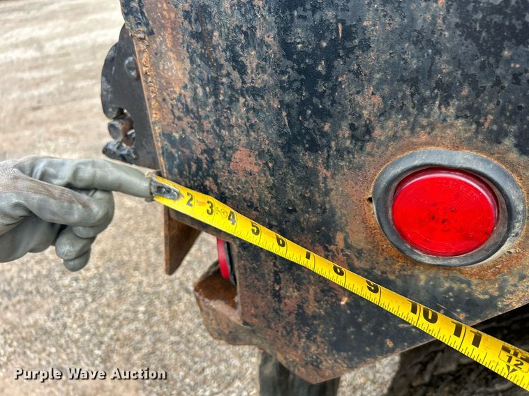 image for item DN0670 1994 International  9400 dump truck