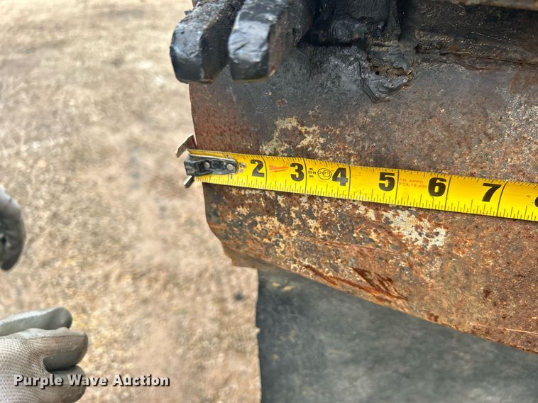 image for item DN0670 1994 International  9400 dump truck