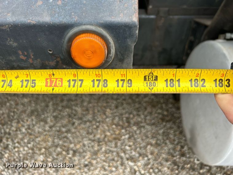 image for item DN0670 1994 International  9400 dump truck