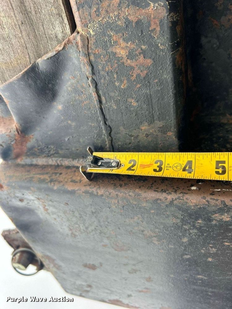 image for item DN0670 1994 International  9400 dump truck