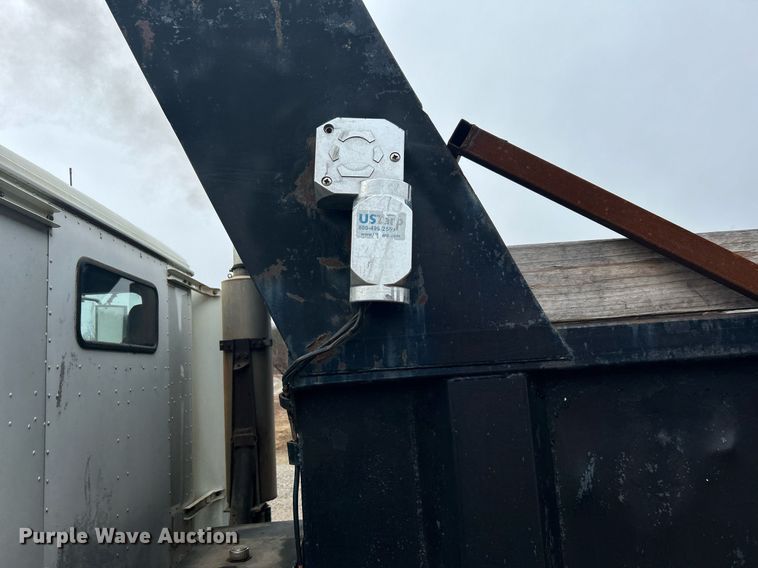 image for item DN0670 1994 International  9400 dump truck