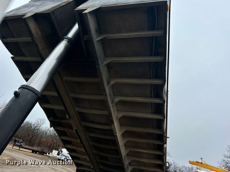 image for item DN0670 1994 International  9400 dump truck