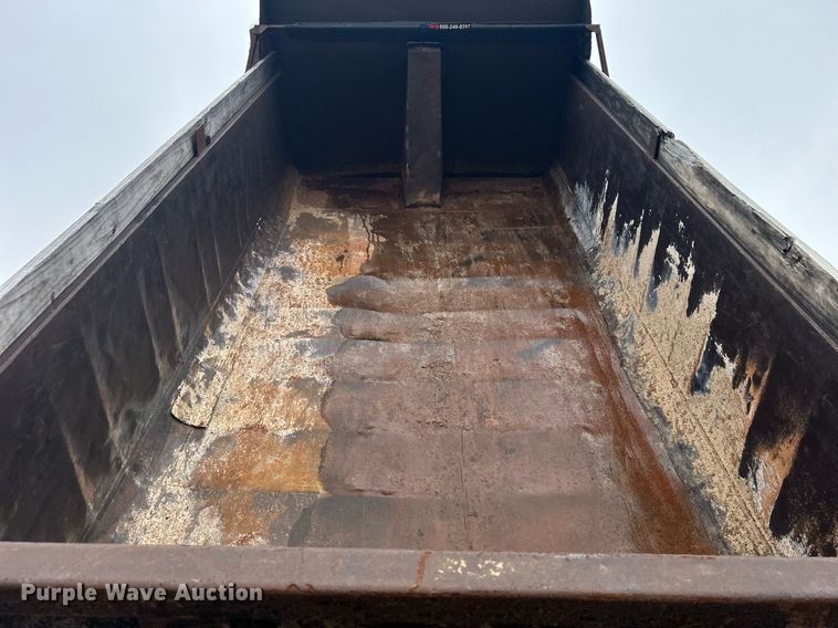 image for item DN0670 1994 International  9400 dump truck