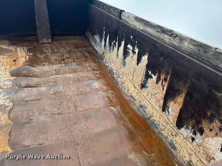 image for item DN0670 1994 International  9400 dump truck