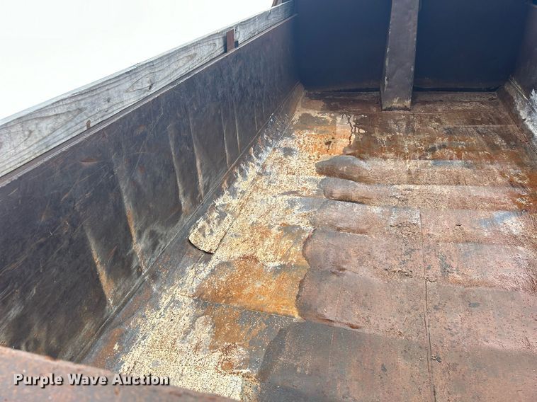 image for item DN0670 1994 International  9400 dump truck