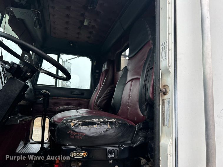 image for item DN0670 1994 International  9400 dump truck