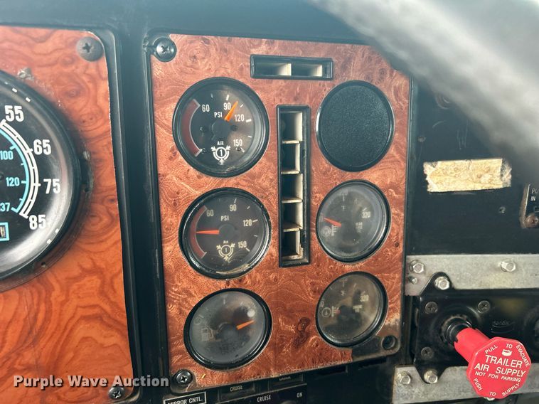 image for item DN0670 1994 International  9400 dump truck