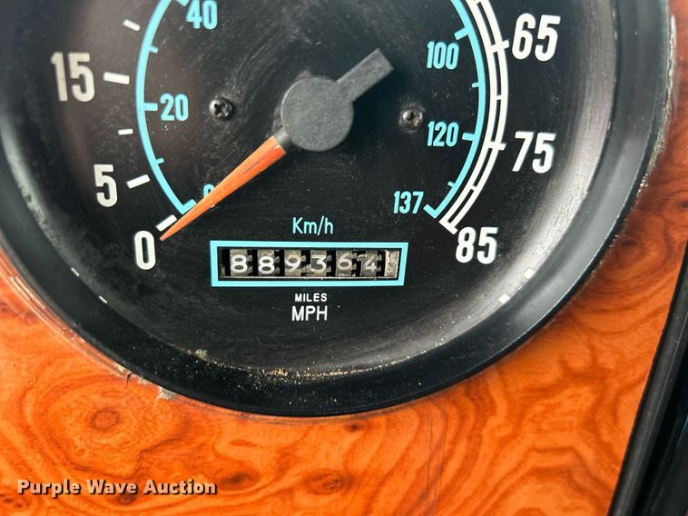 image for item DN0670 1994 International  9400 dump truck