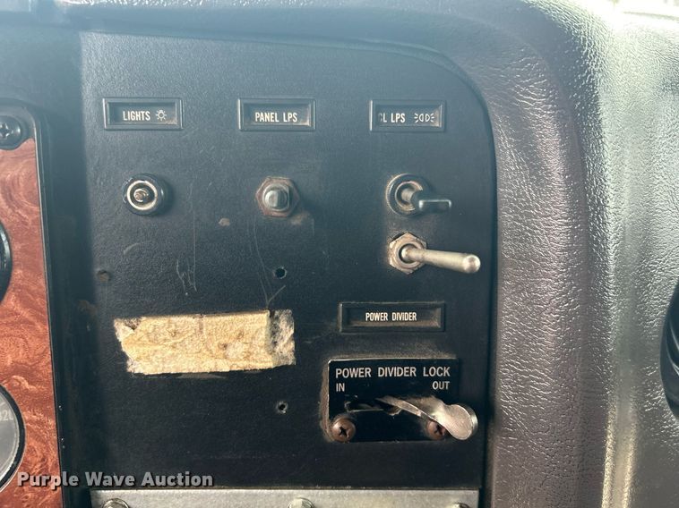 image for item DN0670 1994 International  9400 dump truck