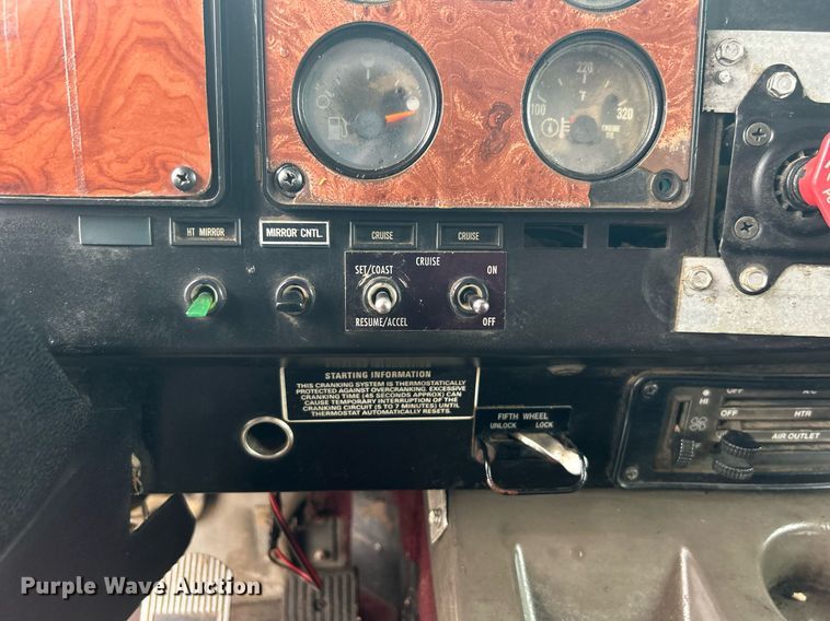 image for item DN0670 1994 International  9400 dump truck