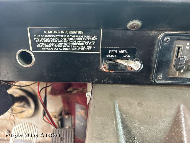 image for item DN0670 1994 International  9400 dump truck