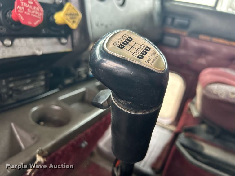 image for item DN0670 1994 International  9400 dump truck