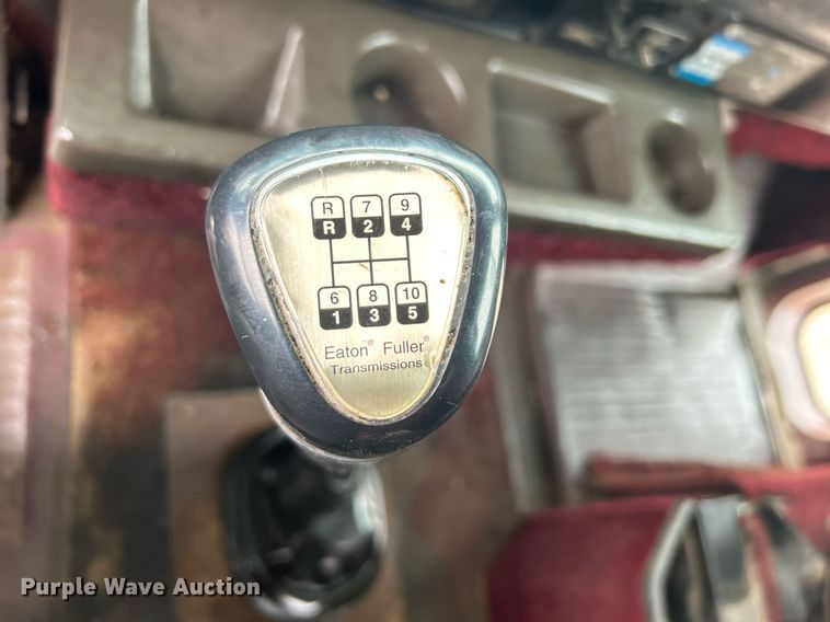 image for item DN0670 1994 International  9400 dump truck