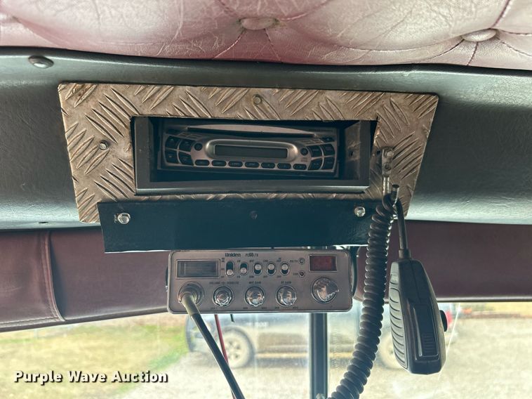 image for item DN0670 1994 International  9400 dump truck